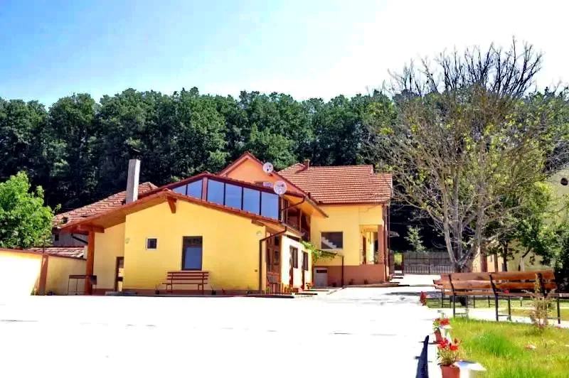 Hátszeg Szállás | Üdülőfalu (K1214-1) A kép szerzői jogvédelem alatt állhat. Javasolt a kapcsolatfelvétel a jog tulajdonossal.