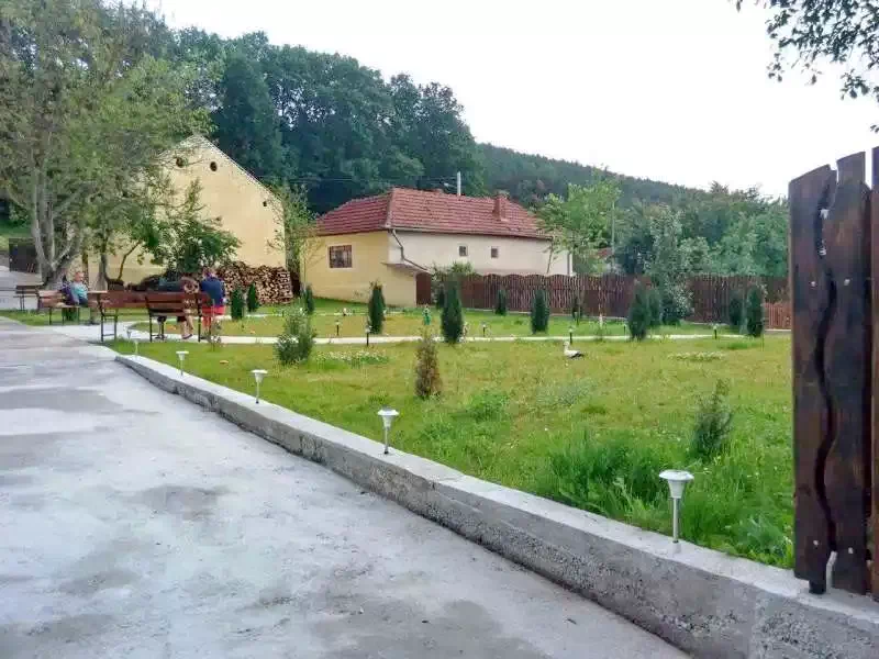 Hațeg Cazare | Sat de vacanță (K1214-9) Imaginea poate fi supusă drepturilor de autor. Se recomandă contactarea titularului drepturilor.