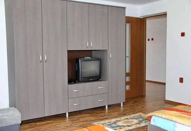 Hațeg Cazare | Sat de vacanță (K1214-13) Imaginea poate fi supusă drepturilor de autor. Se recomandă contactarea titularului drepturilor.