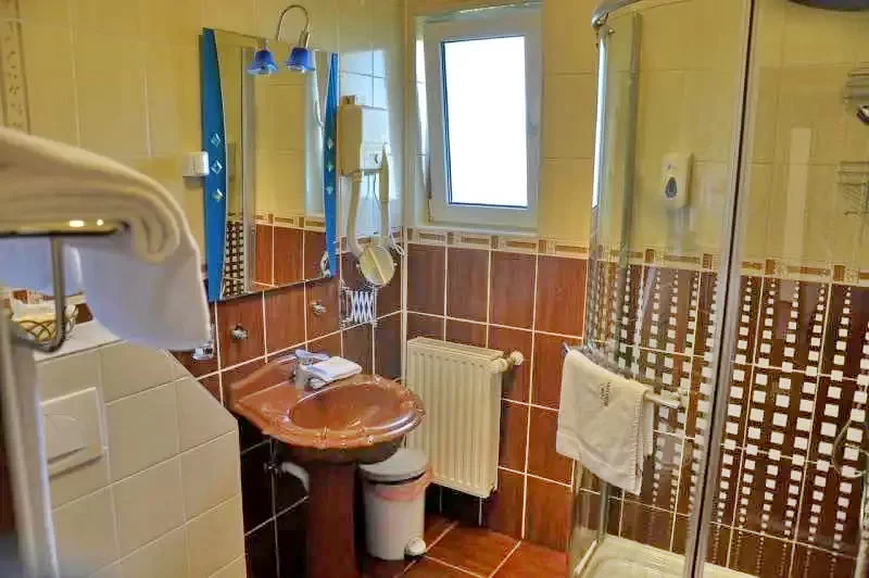 Aranyosgyéres Szállás | Motel (K0877-20) A kép szerzői jogvédelem alatt állhat. Javasolt a kapcsolatfelvétel a jog tulajdonossal.