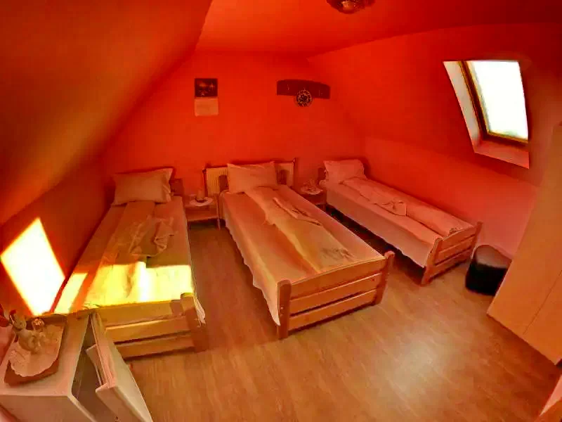 Kercisóra Szállás | Motel (K0072-32) A kép szerzői jogvédelem alatt állhat. Javasolt a kapcsolatfelvétel a jog tulajdonossal.