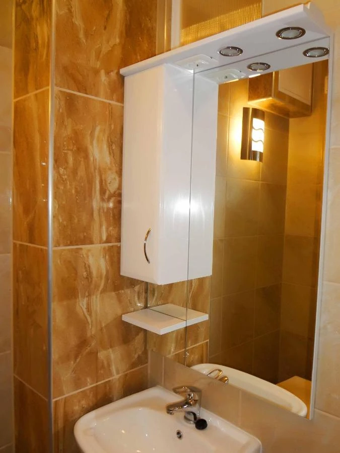 Hévíz Szállás | Apartmanház (K1010-7) A kép szerzői jogvédelem alatt állhat. Javasolt a kapcsolatfelvétel a jog tulajdonossal.