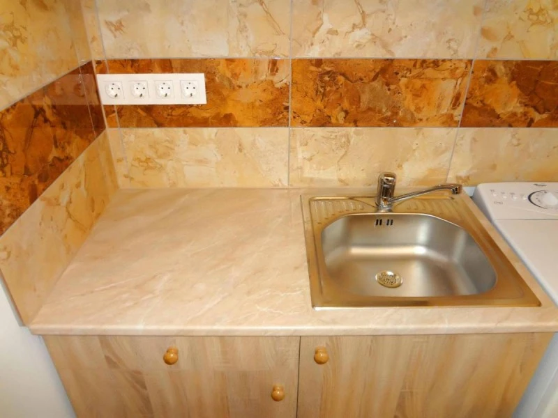 Hévíz Szállás | Apartmanház (K1010-9) A kép szerzői jogvédelem alatt állhat. Javasolt a kapcsolatfelvétel a jog tulajdonossal.