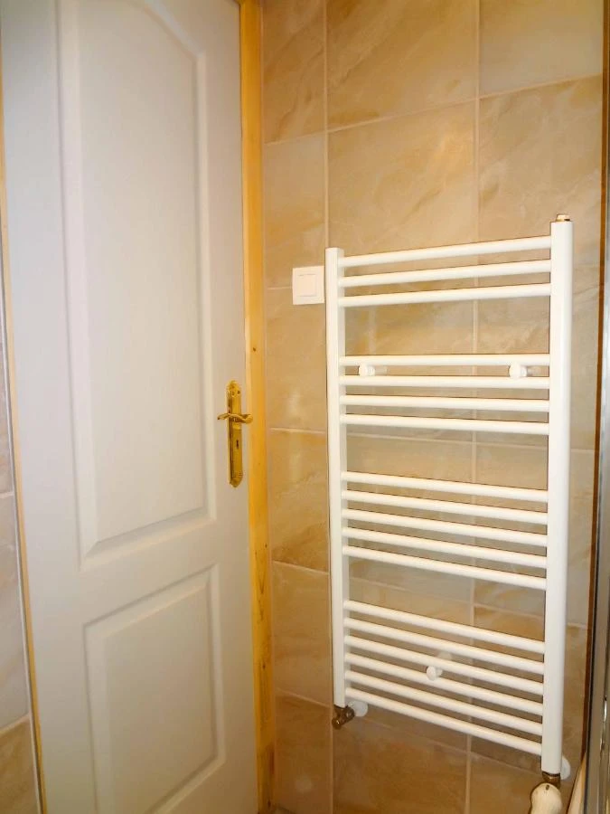 Hévíz Szállás | Apartmanház (K1010-11) A kép szerzői jogvédelem alatt állhat. Javasolt a kapcsolatfelvétel a jog tulajdonossal.