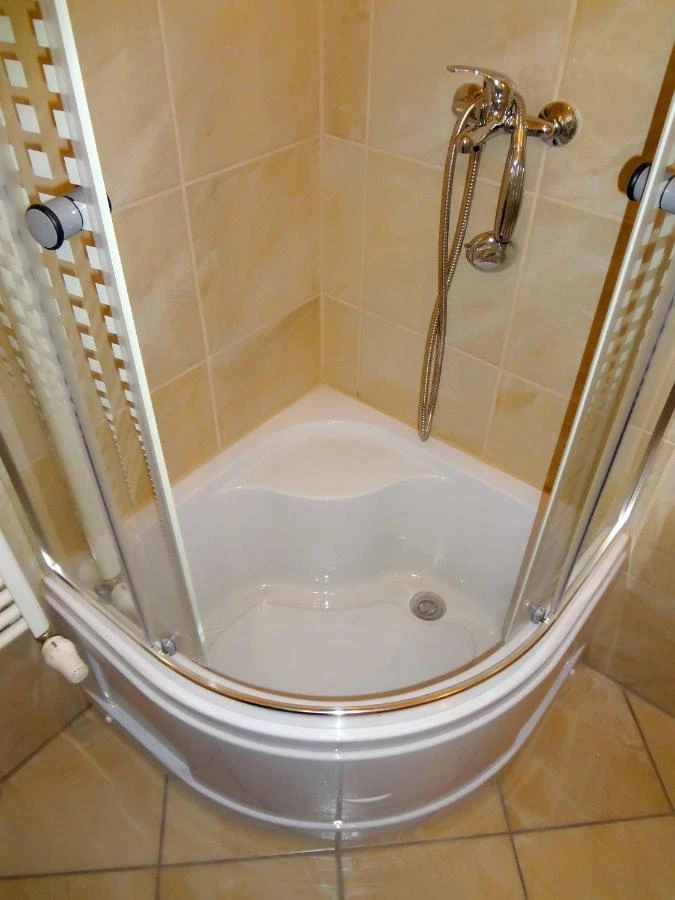  Cazare | Bungalow (K1010-12) Imaginea poate fi supusă drepturilor de autor. Se recomandă contactarea titularului drepturilor.