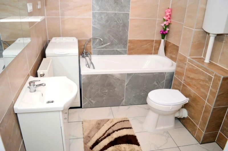 Hévíz Szállás | Apartmanház (K1010-18) A kép szerzői jogvédelem alatt állhat. Javasolt a kapcsolatfelvétel a jog tulajdonossal.