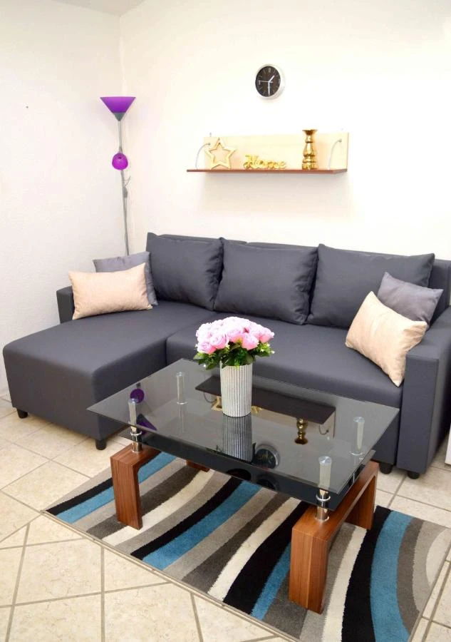  Cazare | Casă de apartamente (K1010-21) Imaginea poate fi supusă drepturilor de autor. Se recomandă contactarea titularului drepturilor.