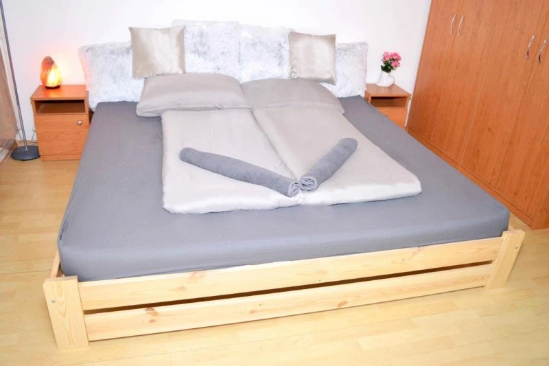  Cazare | Bungalow (K1010-24) Imaginea poate fi supusă drepturilor de autor. Se recomandă contactarea titularului drepturilor.