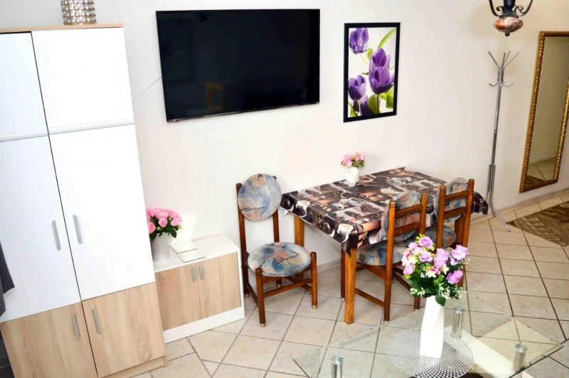  Cazare | Bungalow (K1010-28) Imaginea poate fi supusă drepturilor de autor. Se recomandă contactarea titularului drepturilor.