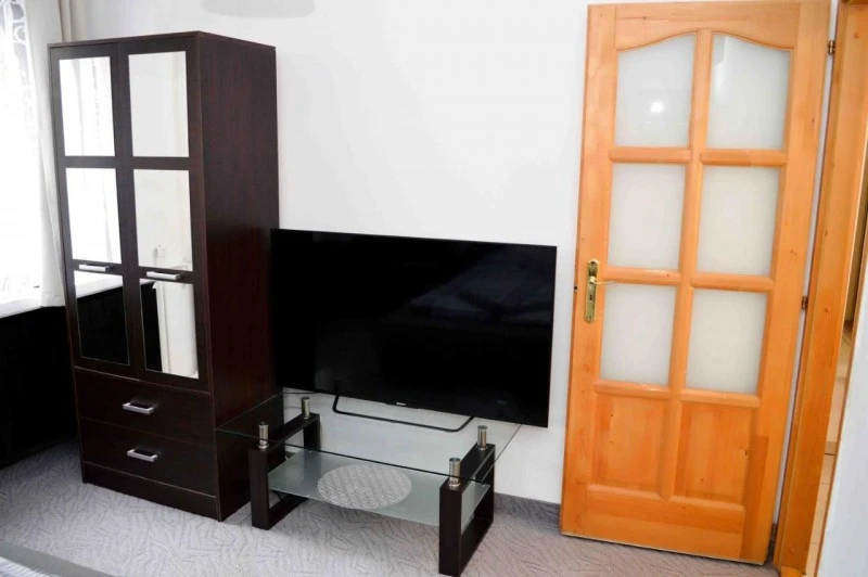  Cazare | Casă de apartamente (K1010-38) Imaginea poate fi supusă drepturilor de autor. Se recomandă contactarea titularului drepturilor.