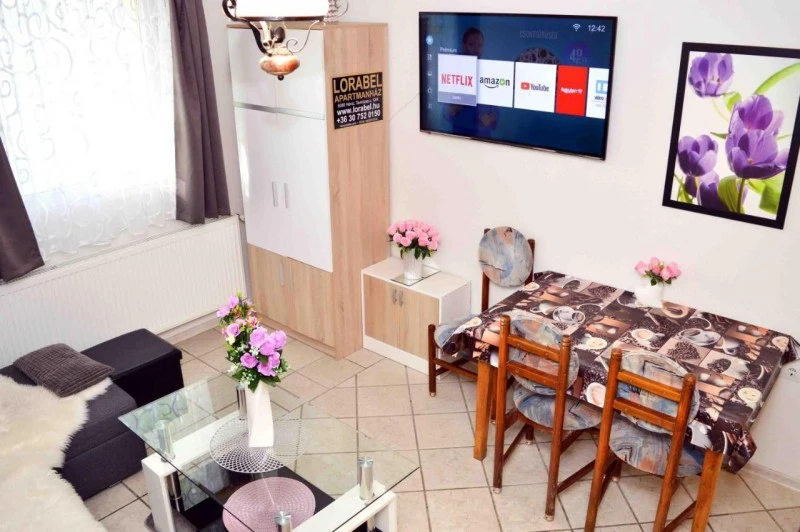  Cazare | Casă de apartamente (K1010-39) Imaginea poate fi supusă drepturilor de autor. Se recomandă contactarea titularului drepturilor.