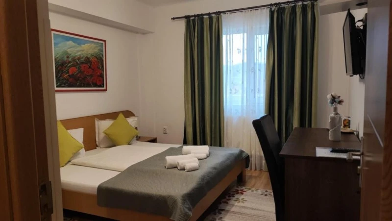 Hațeg Cazare | Motel (K1547-25) Imaginea poate fi supusă drepturilor de autor. Se recomandă contactarea titularului drepturilor.