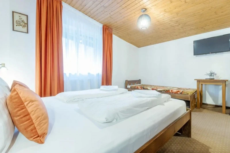 Zernest Szállás | Hotel*** (K1550-51) A kép szerzői jogvédelem alatt állhat. Javasolt a kapcsolatfelvétel a jog tulajdonossal.