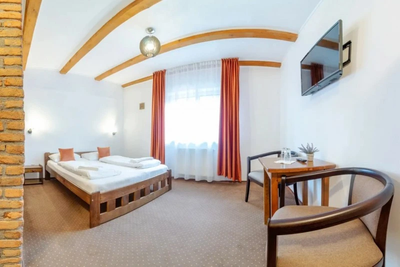 Zărnești Cazare | Hotel*** (K1550-56) Imaginea poate fi supusă drepturilor de autor. Se recomandă contactarea titularului drepturilor.