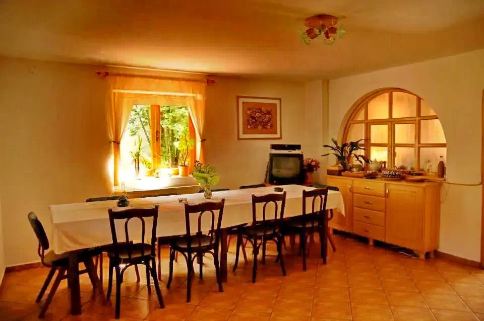 Csernáton Szállás | Motel (K0597-11) A kép szerzői jogvédelem alatt állhat. Javasolt a kapcsolatfelvétel a jog tulajdonossal.