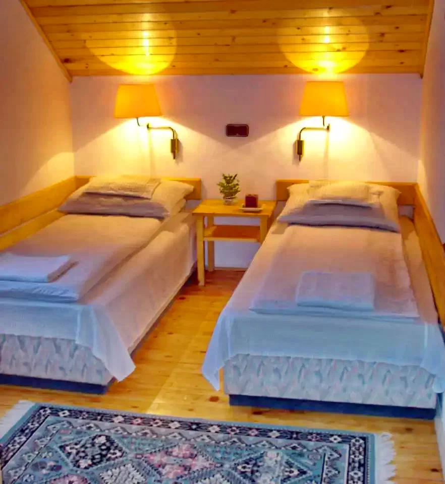 Cernat Cazare | Motel (K0597-14) Imaginea poate fi supusă drepturilor de autor. Se recomandă contactarea titularului drepturilor.