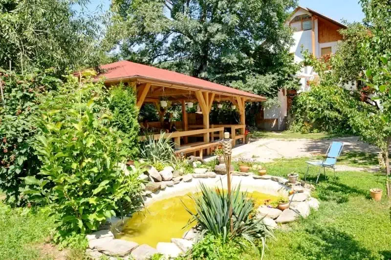 Cernat Cazare | Motel (K0597-33) Imaginea poate fi supusă drepturilor de autor. Se recomandă contactarea titularului drepturilor.