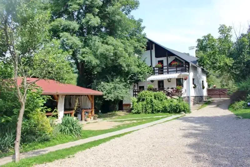 Cernat Cazare | Motel (K0597-38) Imaginea poate fi supusă drepturilor de autor. Se recomandă contactarea titularului drepturilor.