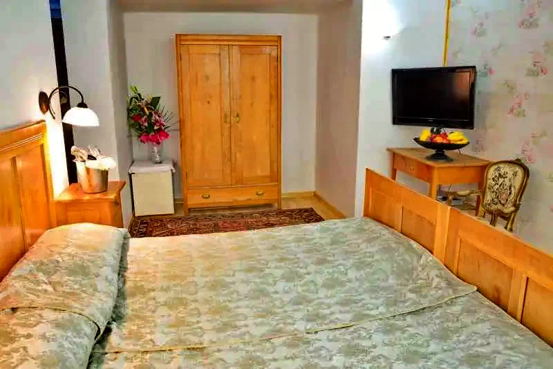 Timișoara Cazare | Pensiune turistică (K0909-14) Imaginea poate fi supusă drepturilor de autor. Se recomandă contactarea titularului drepturilor.