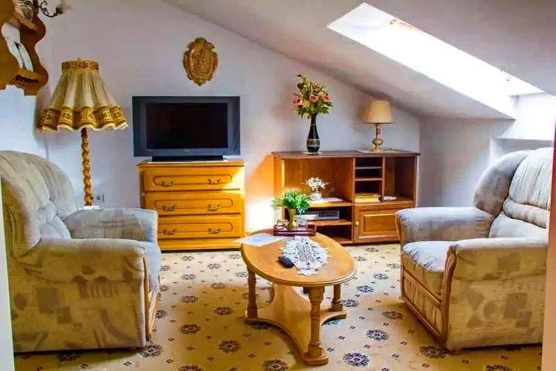 Timișoara Cazare | Motel (K0916-47) Imaginea poate fi supusă drepturilor de autor. Se recomandă contactarea titularului drepturilor.