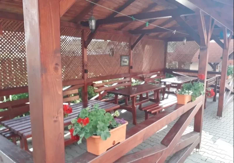 Lupeni Cazare | Motel (K0355-24) Imaginea poate fi supusă drepturilor de autor. Se recomandă contactarea titularului drepturilor.