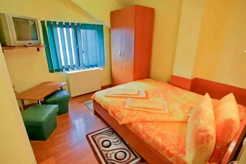 Săcele Cazare | Motel (K0616-11) Imaginea poate fi supusă drepturilor de autor. Se recomandă contactarea titularului drepturilor.