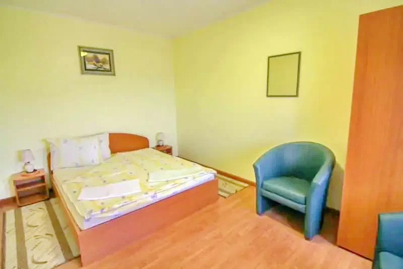 Săcele Cazare | Motel (K0616-12) Imaginea poate fi supusă drepturilor de autor. Se recomandă contactarea titularului drepturilor.
