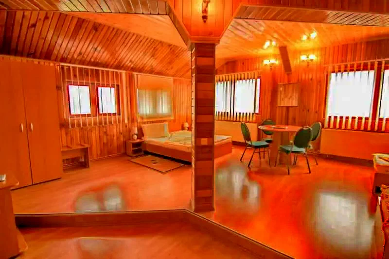 Săcele Cazare | Motel (K0616-16) Imaginea poate fi supusă drepturilor de autor. Se recomandă contactarea titularului drepturilor.