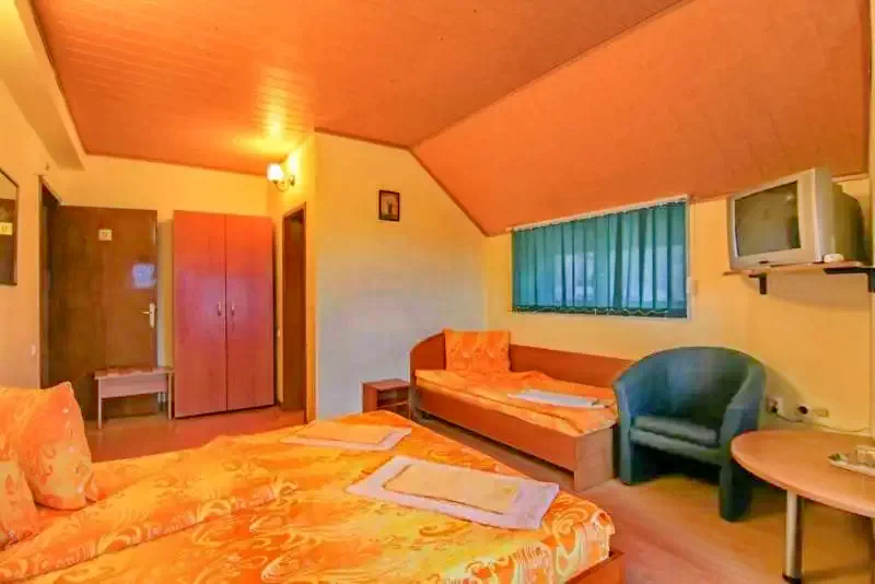 Săcele Cazare | Motel (K0616-19) Imaginea poate fi supusă drepturilor de autor. Se recomandă contactarea titularului drepturilor.