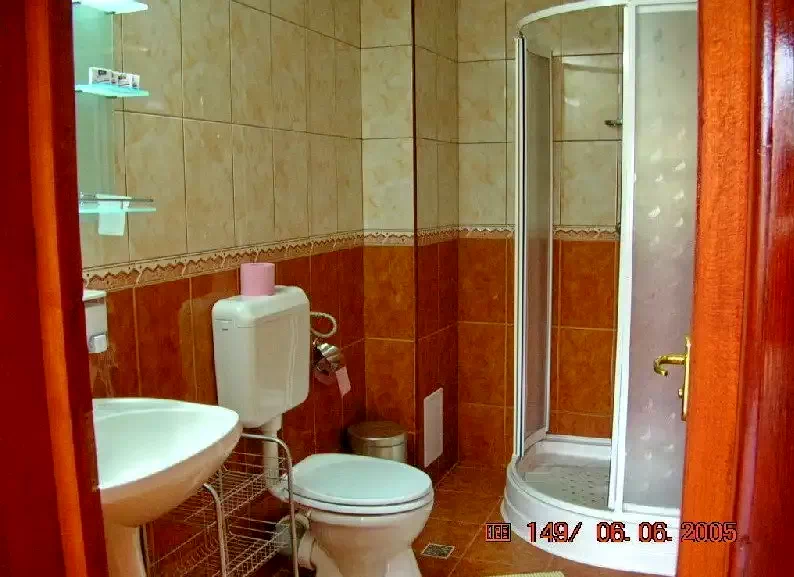 Săcele Cazare | Motel (K0616-21) Imaginea poate fi supusă drepturilor de autor. Se recomandă contactarea titularului drepturilor.