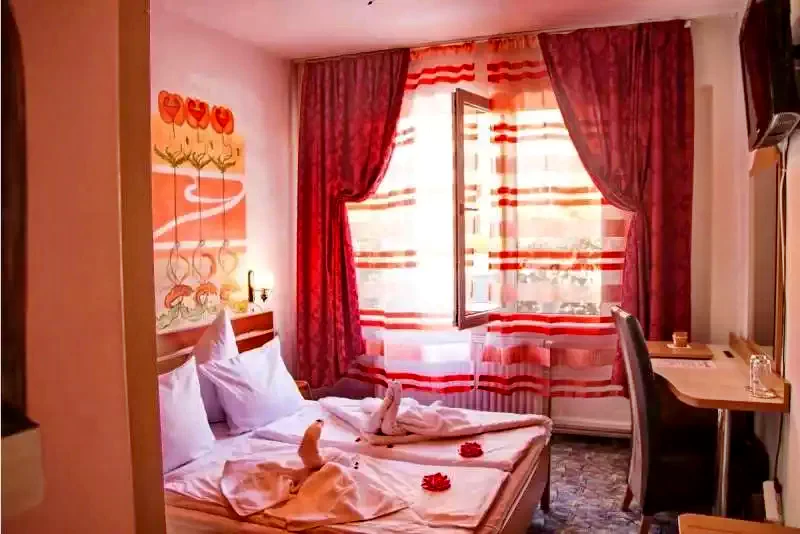 Alba Iulia Cazare | Motel (K1184-25) Imaginea poate fi supusă drepturilor de autor. Se recomandă contactarea titularului drepturilor.