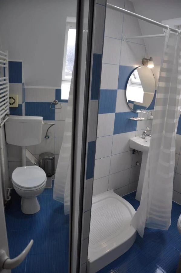 Orșova Cazare | Pensiune turistică (K1555-18) Imaginea poate fi supusă drepturilor de autor. Se recomandă contactarea titularului drepturilor.