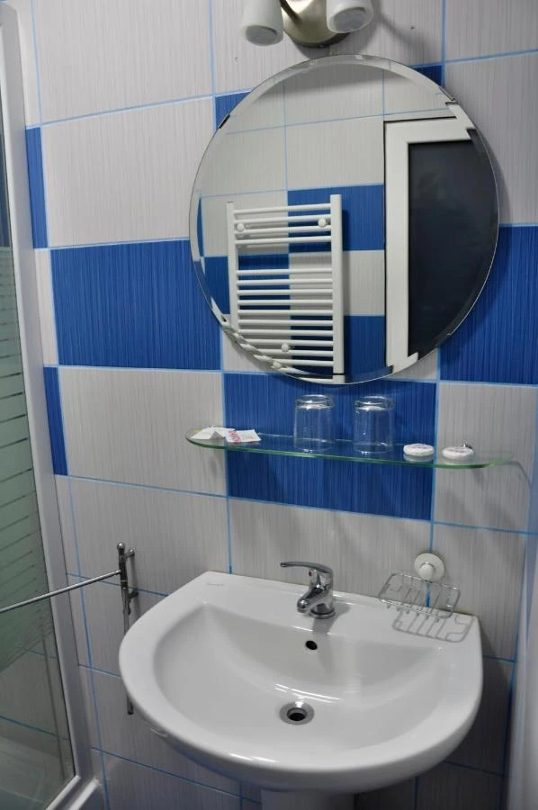 Orsova Szállás | Turisztikai panzió (K1555-21) A kép szerzői jogvédelem alatt állhat. Javasolt a kapcsolatfelvétel a jog tulajdonossal.