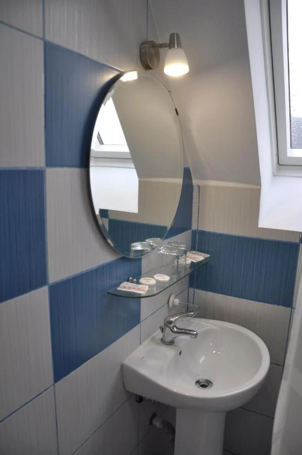 Orșova Cazare | Pensiune turistică (K1555-41) Imaginea poate fi supusă drepturilor de autor. Se recomandă contactarea titularului drepturilor.