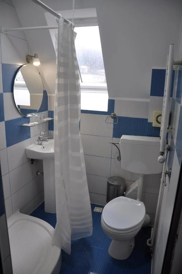 Orșova Cazare | Pensiune turistică (K1555-49) Imaginea poate fi supusă drepturilor de autor. Se recomandă contactarea titularului drepturilor.