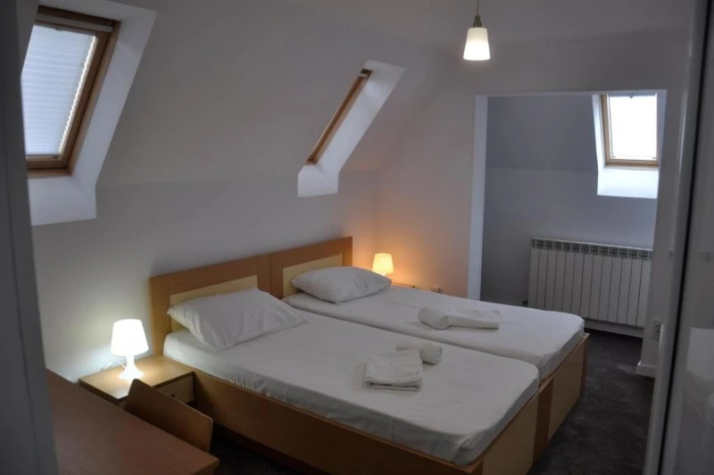 Orșova Cazare | Pensiune turistică (K1555-50) Imaginea poate fi supusă drepturilor de autor. Se recomandă contactarea titularului drepturilor.