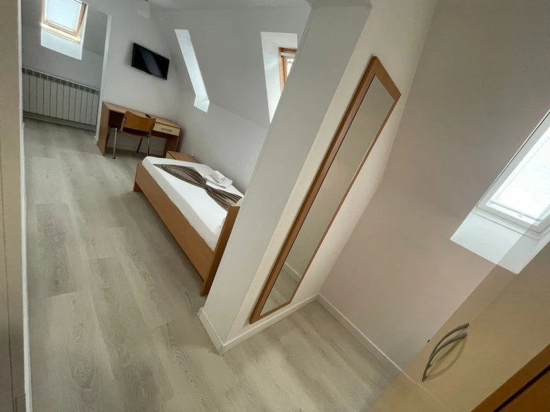 Orșova Cazare | Motel (K1556-41) Imaginea poate fi supusă drepturilor de autor. Se recomandă contactarea titularului drepturilor.