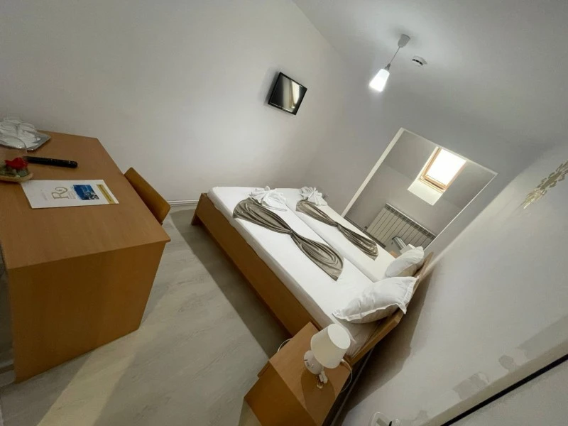 Orșova Cazare | Motel (K1556-42) Imaginea poate fi supusă drepturilor de autor. Se recomandă contactarea titularului drepturilor.