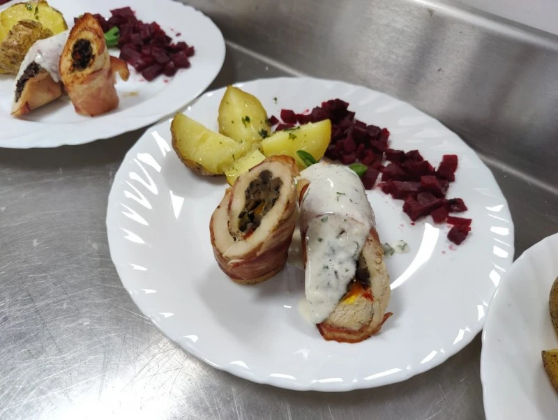 Hunedoara Cazare | Pensiune turistică (K0278-60) Imaginea poate fi supusă drepturilor de autor. Se recomandă contactarea titularului drepturilor.