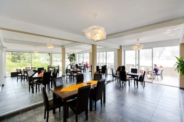 Dubova Cazare | Motel (K1560-6) Imaginea poate fi supusă drepturilor de autor. Se recomandă contactarea titularului drepturilor.