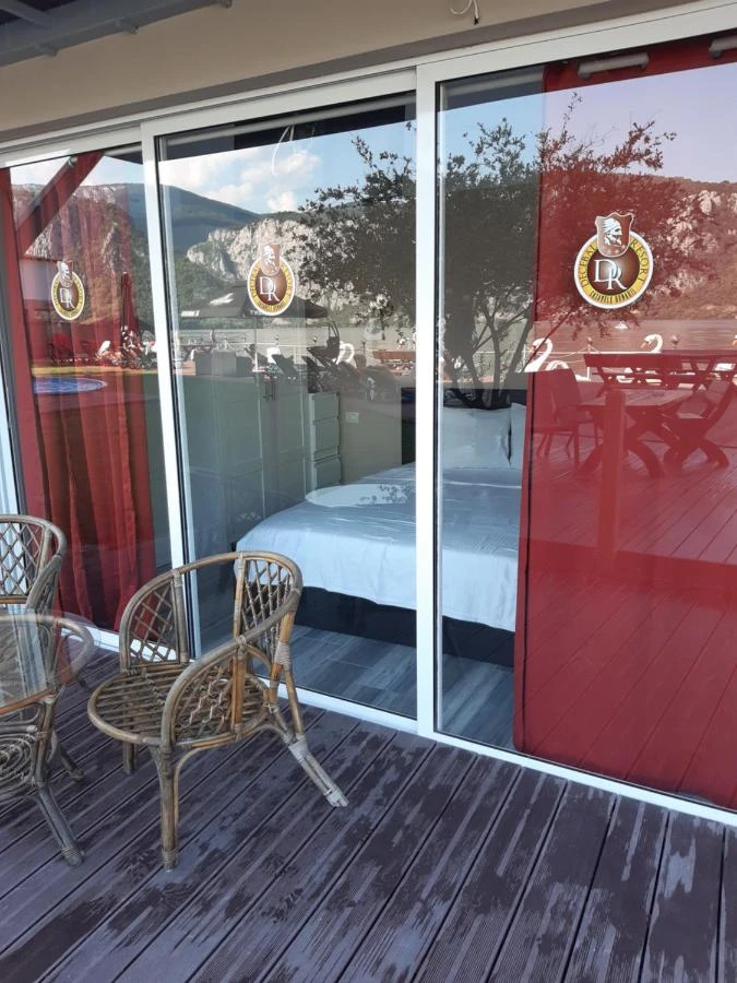 Dubova Cazare | Motel (K1560-13) Imaginea poate fi supusă drepturilor de autor. Se recomandă contactarea titularului drepturilor.