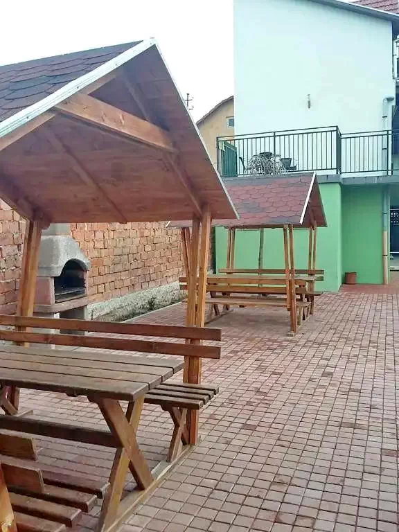 Magyarlóna Szállás | Panzió (K0082-9) A kép szerzői jogvédelem alatt állhat. Javasolt a kapcsolatfelvétel a jog tulajdonossal.