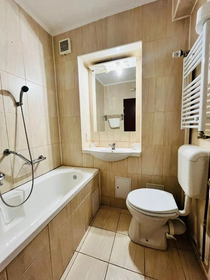 Szörényvár Szállás | Turisztikai panzió (K0572-16) A kép szerzői jogvédelem alatt állhat. Javasolt a kapcsolatfelvétel a jog tulajdonossal.