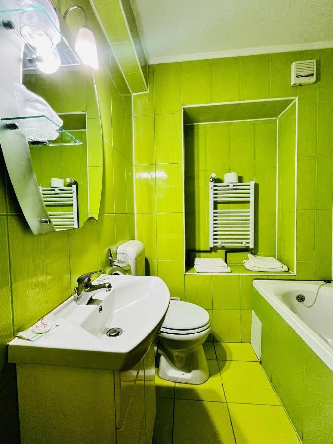 Drobeta-Turnu Severin Cazare | Pensiune turistică (K0572-25) Imaginea poate fi supusă drepturilor de autor. Se recomandă contactarea titularului drepturilor.