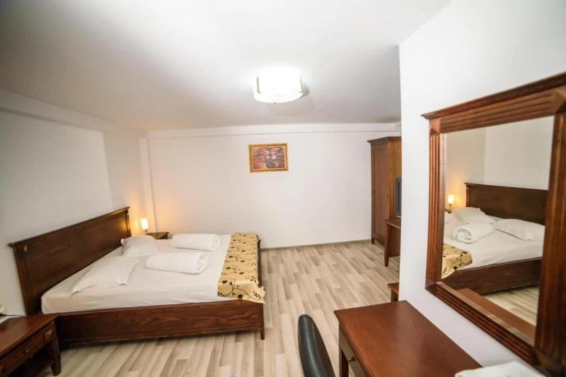 Drobeta-Turnu Severin Cazare | Pensiune turistică (K1277-13) Imaginea poate fi supusă drepturilor de autor. Se recomandă contactarea titularului drepturilor.