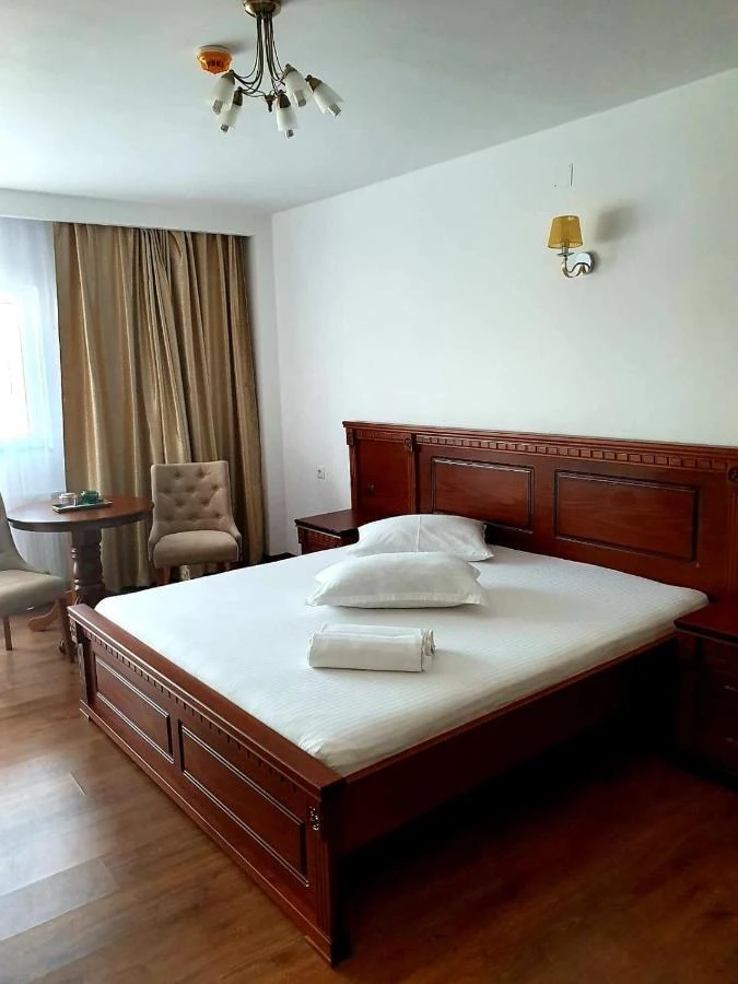 Drobeta-Turnu Severin Cazare | Hotel*** (K1277-71) Imaginea poate fi supusă drepturilor de autor. Se recomandă contactarea titularului drepturilor.