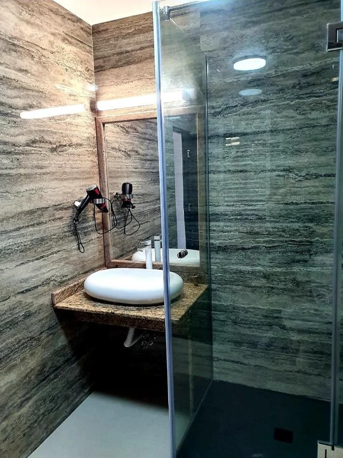 Drobeta-Turnu Severin Cazare | Hotel*** (K1277-72) Imaginea poate fi supusă drepturilor de autor. Se recomandă contactarea titularului drepturilor.