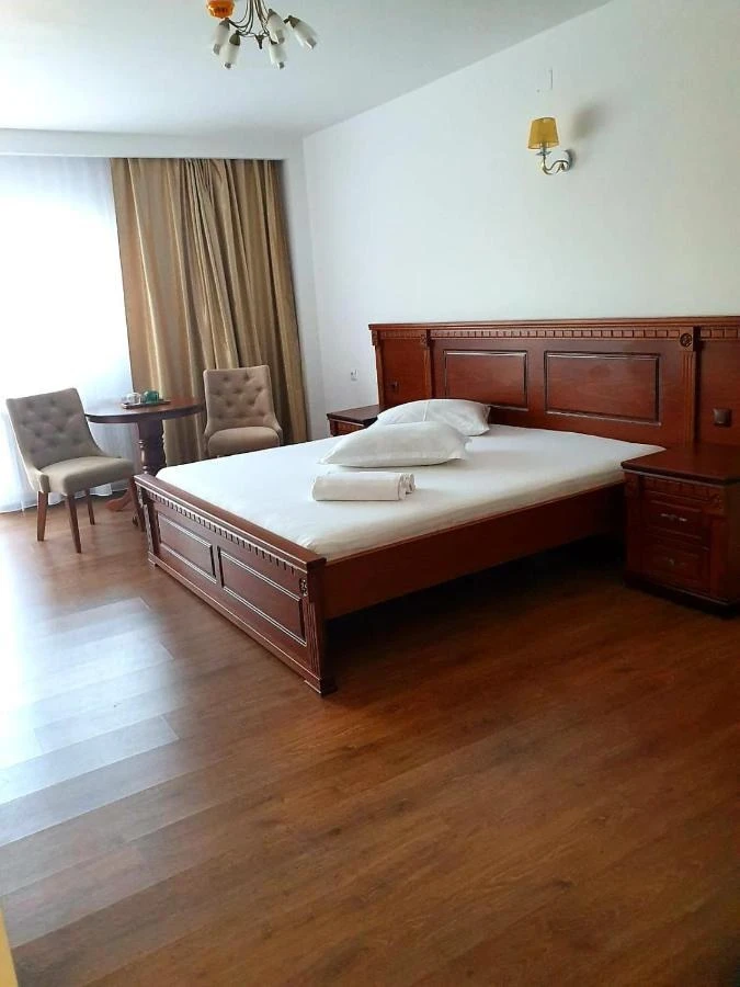 Drobeta-Turnu Severin Cazare | Hotel*** (K1277-73) Imaginea poate fi supusă drepturilor de autor. Se recomandă contactarea titularului drepturilor.