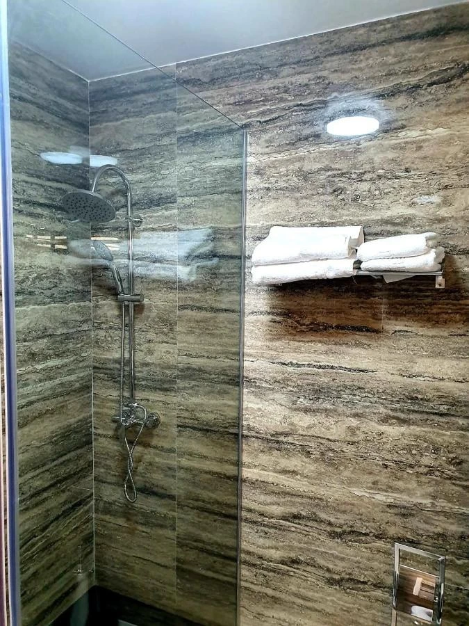 Drobeta-Turnu Severin Cazare | Hotel*** (K1277-75) Imaginea poate fi supusă drepturilor de autor. Se recomandă contactarea titularului drepturilor.