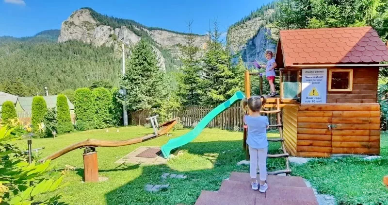 Lacu Roșu Cazare | Pensiune (K0910-35) Imaginea poate fi supusă drepturilor de autor. Se recomandă contactarea titularului drepturilor.